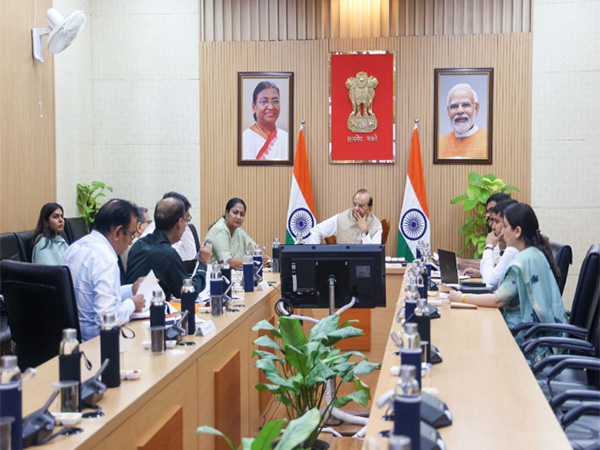 Delhi Lieutenant Governor Vinay Kumar Saxena and CM Rekha Gupta during meeting (Photo/X:@gupta_rekha)
