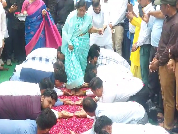 Martyr's mother Kalpana Surve walking upon palms of youth (Photo/ANI)