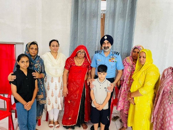 IAF Chief AP Singh with Sgt Surendra Kumar's family (Photo/@IAF_MCC)