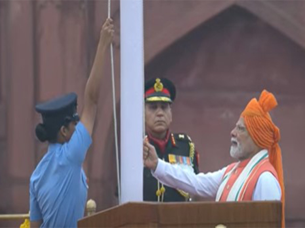 PM Modi hoists national flag (Photo/Youtube: NarendraModi)