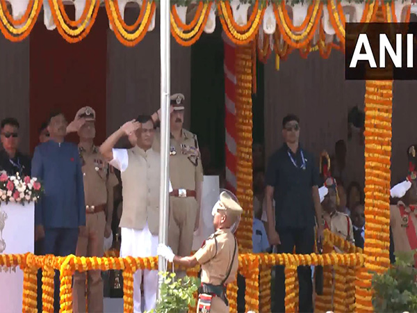  Assam Chief Minister Himanta Biswa Sarma hoisting the Tricolour at Veterinary College Field, Khanapara in Guwahati (Photo/ANI)