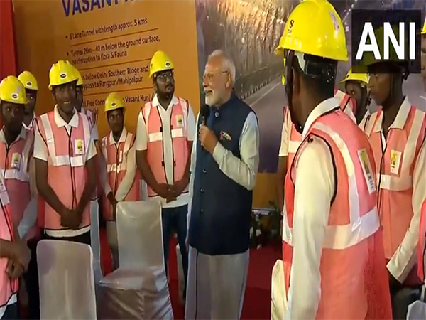 PM Modi interacts with construction workers (Photo/ANI)