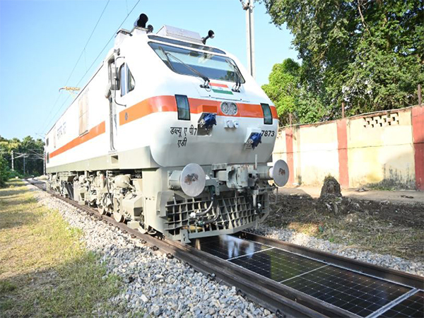 Indian Railways commissions first removable solar panel system between tracks (Photo/X:@RailMinIndia)