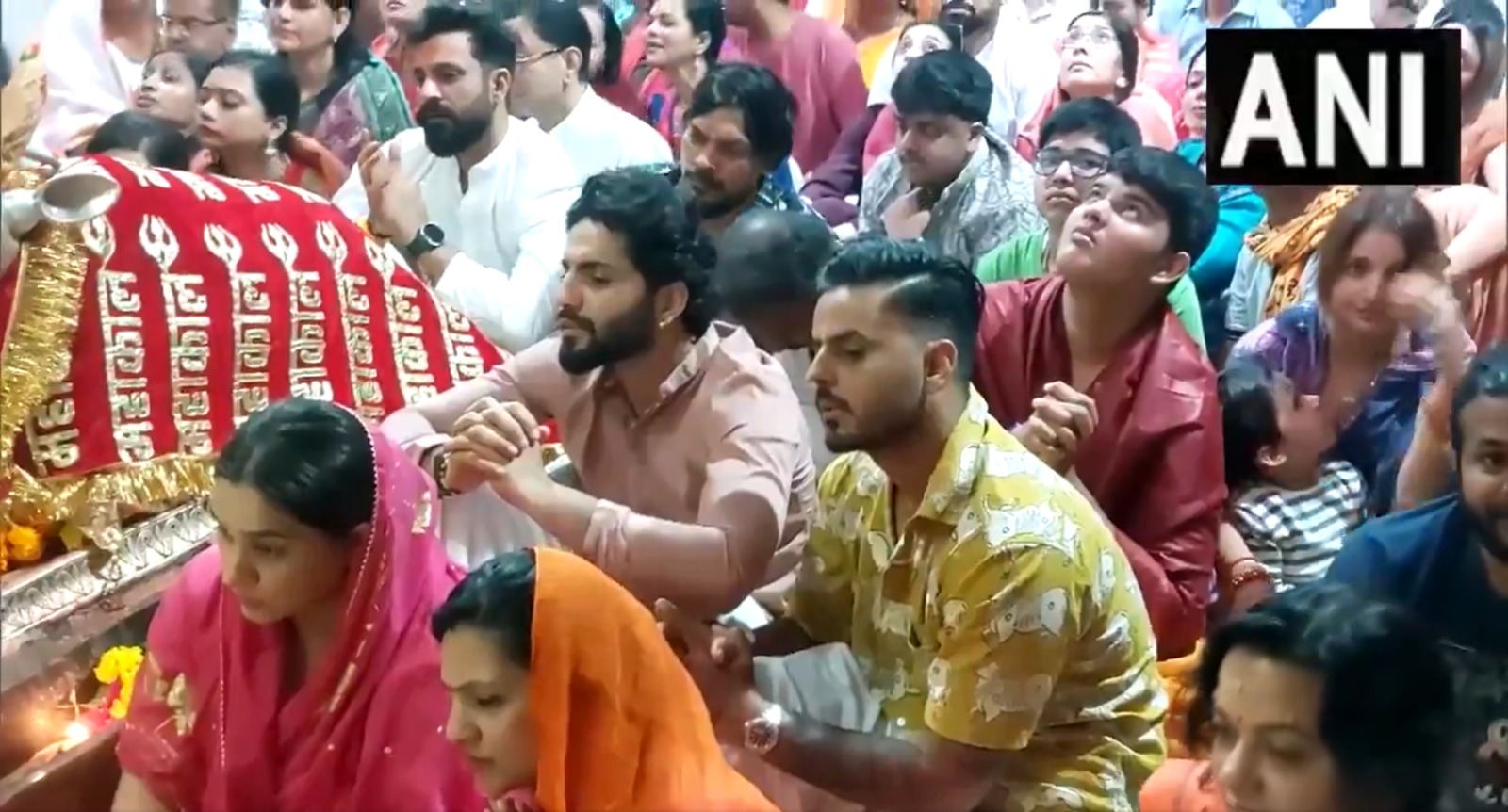 Nitish Rana offers prayers at Shri Mahakaleshwar Jyotirlinga Temple in Ujjain (Photo: ANI)