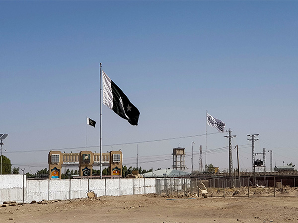 General view of Pakistan and Taliban flags at the Friendship Gate crossing on the Pakistan-Afghanistan border in Chaman, Pakistan (Photo/Reuters)