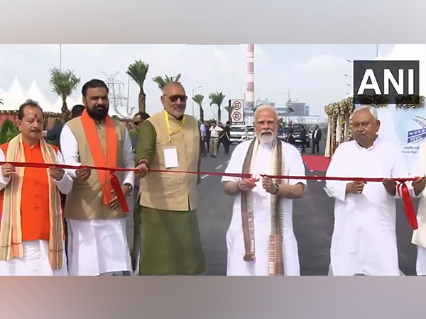 PM Modi, along with Bihar CM Nitish Kumar, inaugurates the Aunta - Simaria bridge project built on River Ganga. (Photo/ANI)