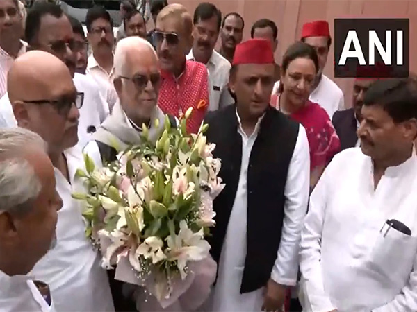 SP Chief Akhilesh Yadav greets INDIA Bloc VP candidate B Sudershan Reddy (Photo/ANI)