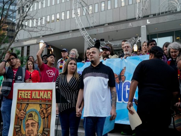 Kilmar Abrego, symbol of Trump's immigration crackdown, checks in at ICE Baltimore after release from Tennessee custody (Photo/Reuters)