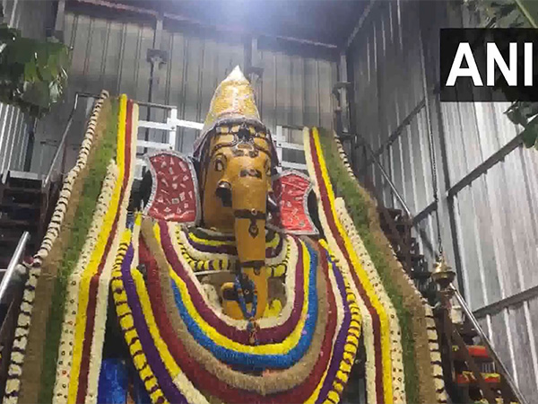 Devotees offer prayers at Sri Arulmigu Mundhi Vinayagar Temple in Coimbatore on Ganesh Chaturthi (Photo/ANI)
