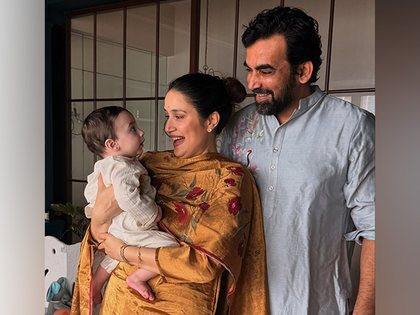 Sagarika Ghatge, Zaheer Khan with son Fatehsinh (Image source: Instagram/@sagarikaghatge)