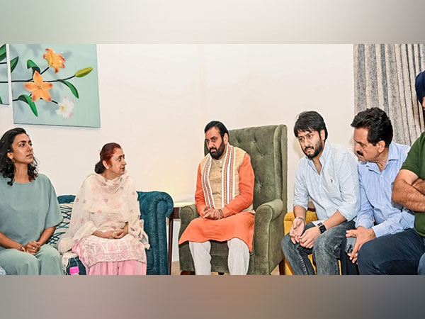 CM Nayab Saini visits late actor Jaswinder Bhalla's residence (Image source: X/ @@NayabSainiBJP)