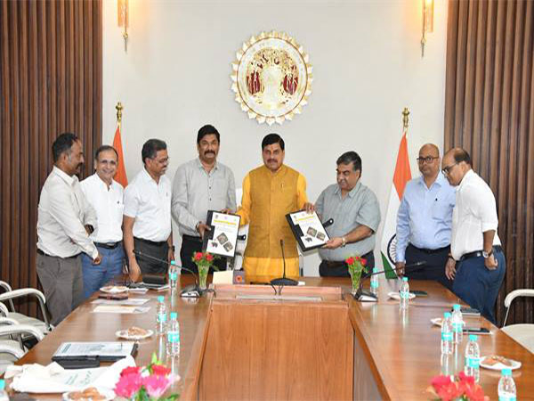MoU being exchanged in presence of CM Mohan Yadav (Photo / DPR)