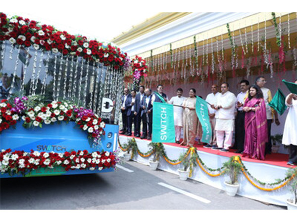 SWITCH Mobility Flags Off the First Batch of SWITCH EiV12 - Low Floor Electric City Buses for the Department of Transport, Delhi