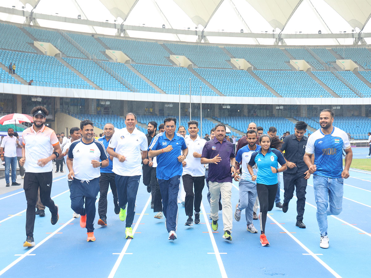 Union Sports Minister Mandaviya taking part in a sporting activity. (Photo: PIB)