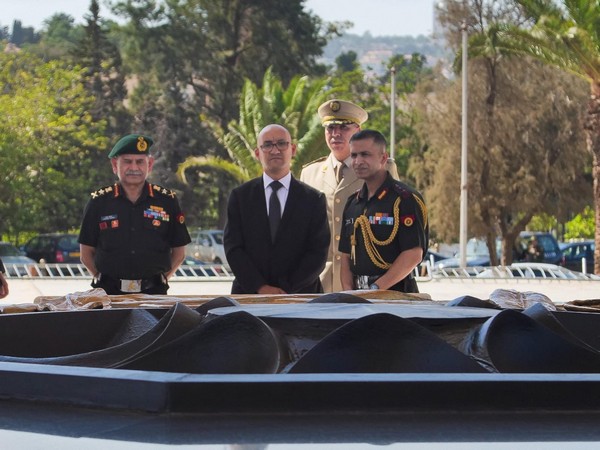 COAS General Upendra Dwivedi at the Martyrs' Memorial (Photo/ X@adgpi)