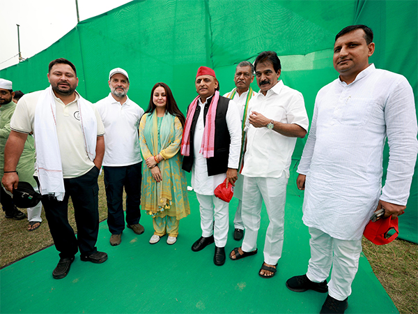 Akhilesh Yadav joins Rahul Gandhi, Tejashwi Yadav and others in last leg of 'Voter Adhikar Yatra' (Photo/AICC) 