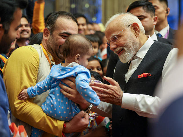 Prime Minister Narendra Modi with members of Indian diaspora  (Photo/ANI)