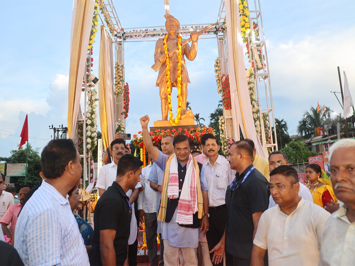 Assam Chief Minister Himanta Biswa Sarma unveils statute of Mangal Pandey (Photo/X@CMOfficeAssam)
