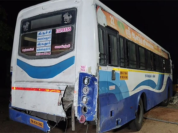 The stationary government bus on the Trichy-Chennai National Highway (Photo/ANI)