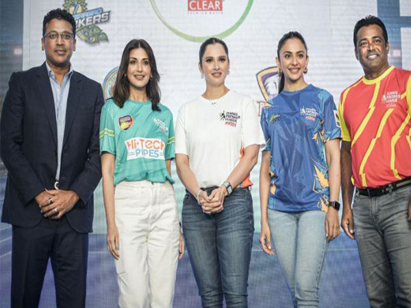 Mahesh Bhupathi (L) Sania Mirza (Middle) and Leander Paes  (R) (Photo: TPL)