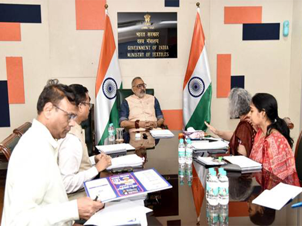 Union Minister Giriraj Singh Reviews Preparedness for Cotton MSP Operations for Kharif Season 2025-26 (Image: PIB)