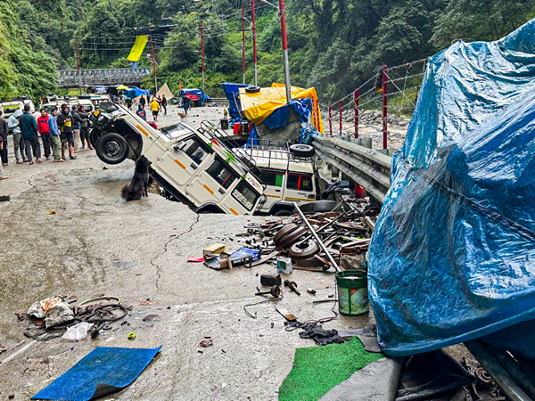 Landslide in Sonprayag partially damages shuttle parking and vehicles (Photo/ANI)