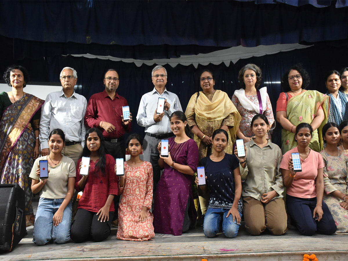 Prof Ajit Kumar Chaturvedi inaugurates safety feature on Namaste BHU App (Photo/@bhupro)