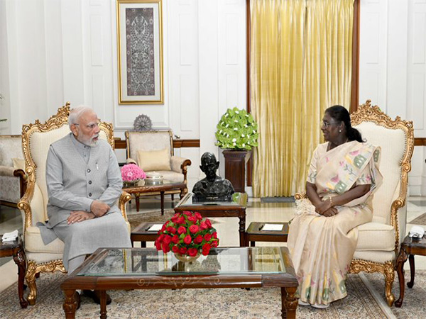 PM Modi met President Murmu on Saturday (Photo/X/@rashtrapatibhvn)