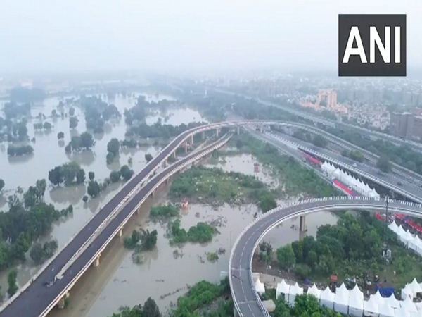Visuals from Mayur Vihar area (Phot/ANI)