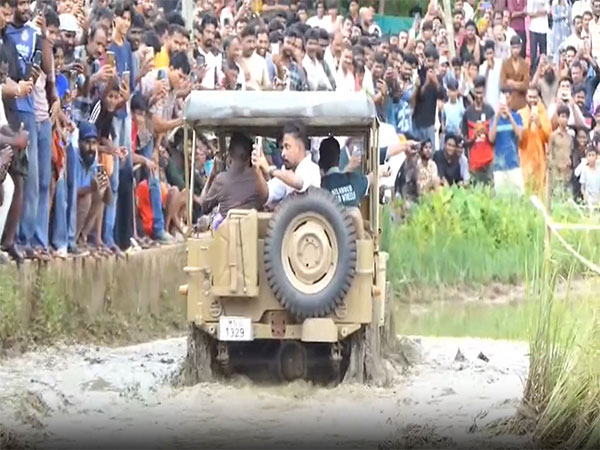 Vandippoottu race attracts crowds to Karulai. (Photo/ANI)