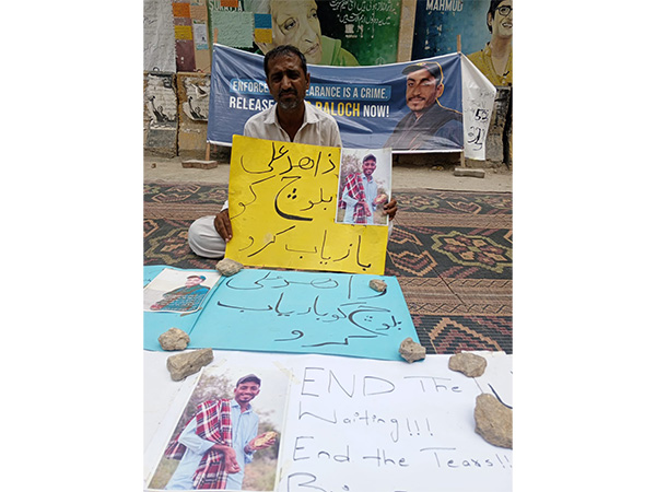 Protest outside Karachi Press Club (Photo/ X@BalochYakjehtiC) 