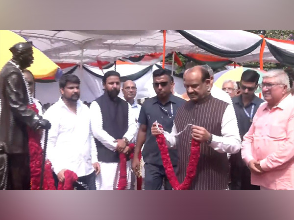 LS Speaker Om Birla pays floral tribute to Govind Ballabh Pant on his birth anniversary (Photo/ANI)