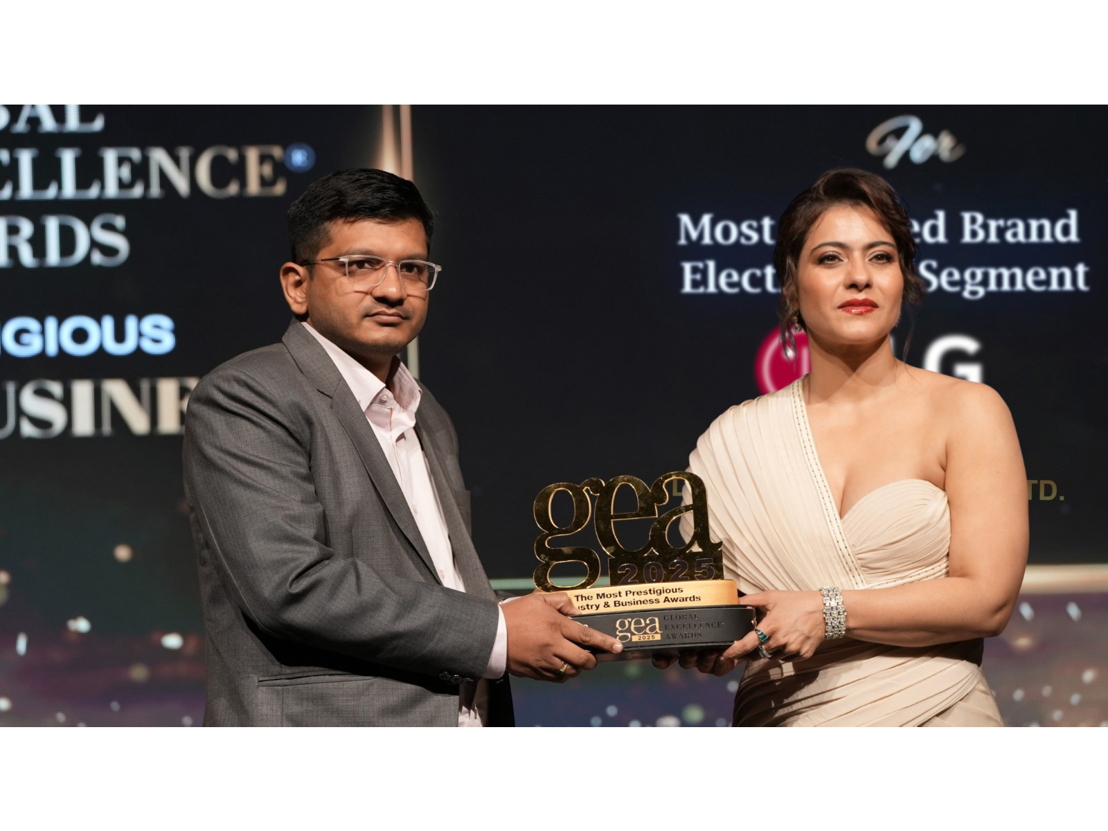Mr. Pankaj Chaudhary, Deputy Manager, LG Electronics India, receives the 'Most Trusted Brand - Electronics Segment' award from Kajol Devgan at the Global Excellence Awards 2025