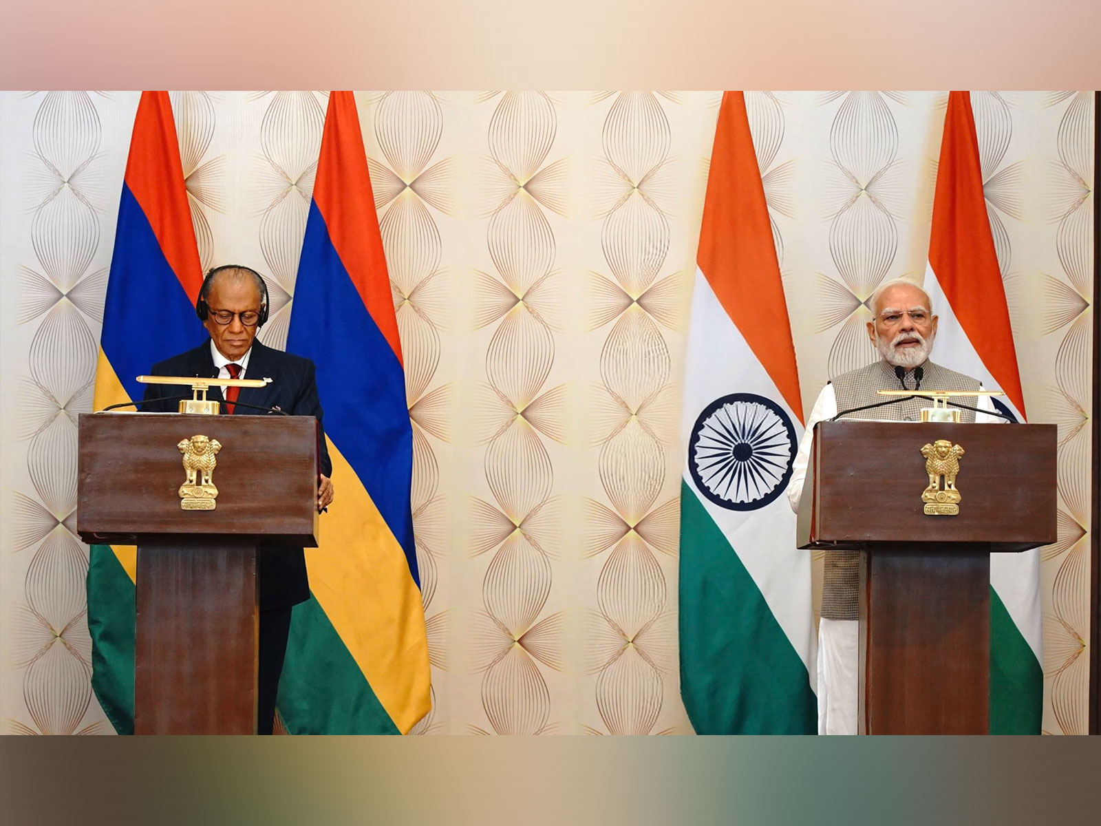 Prime Minister Narendra Modi with Mauritian Prime Minister Dr. Navinchandra Ramgoolam (Photo/X@MEA)