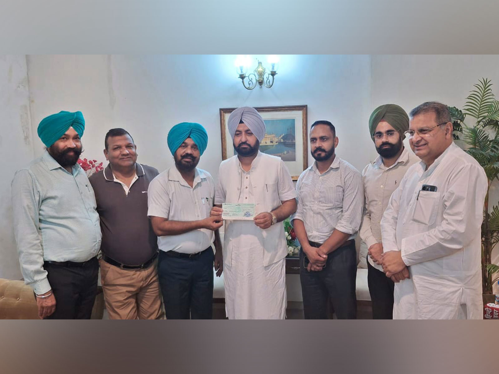Punjab revenue officers' association donates Rs 10 lakh to chief minister's relief fund (Photo/IPRD)