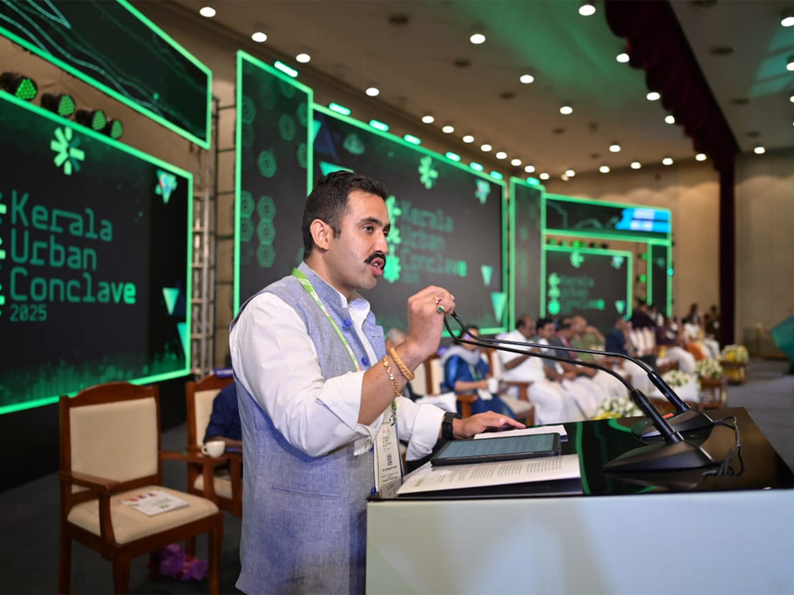 Vikramaditya Singh addressing the Sustainable Urbanisation Conclave in Kochii (Photo/Office of UD and PWD minister)