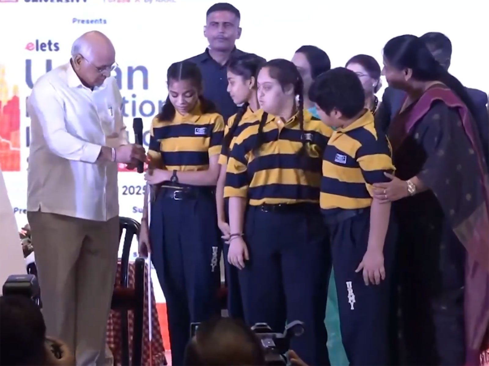 Gujarat CM Bhupendra Patel offering mic to visually imparied student (Photo/X@Bhupendrapbjp)