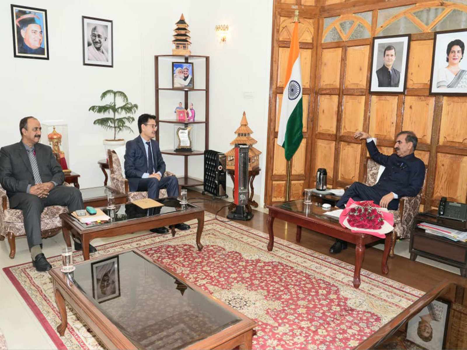 Himachal Pradesh Chief Minister Thakur Sukhwinder Singh Sukhu with NABARD officers (Photo/Himachal CMO)