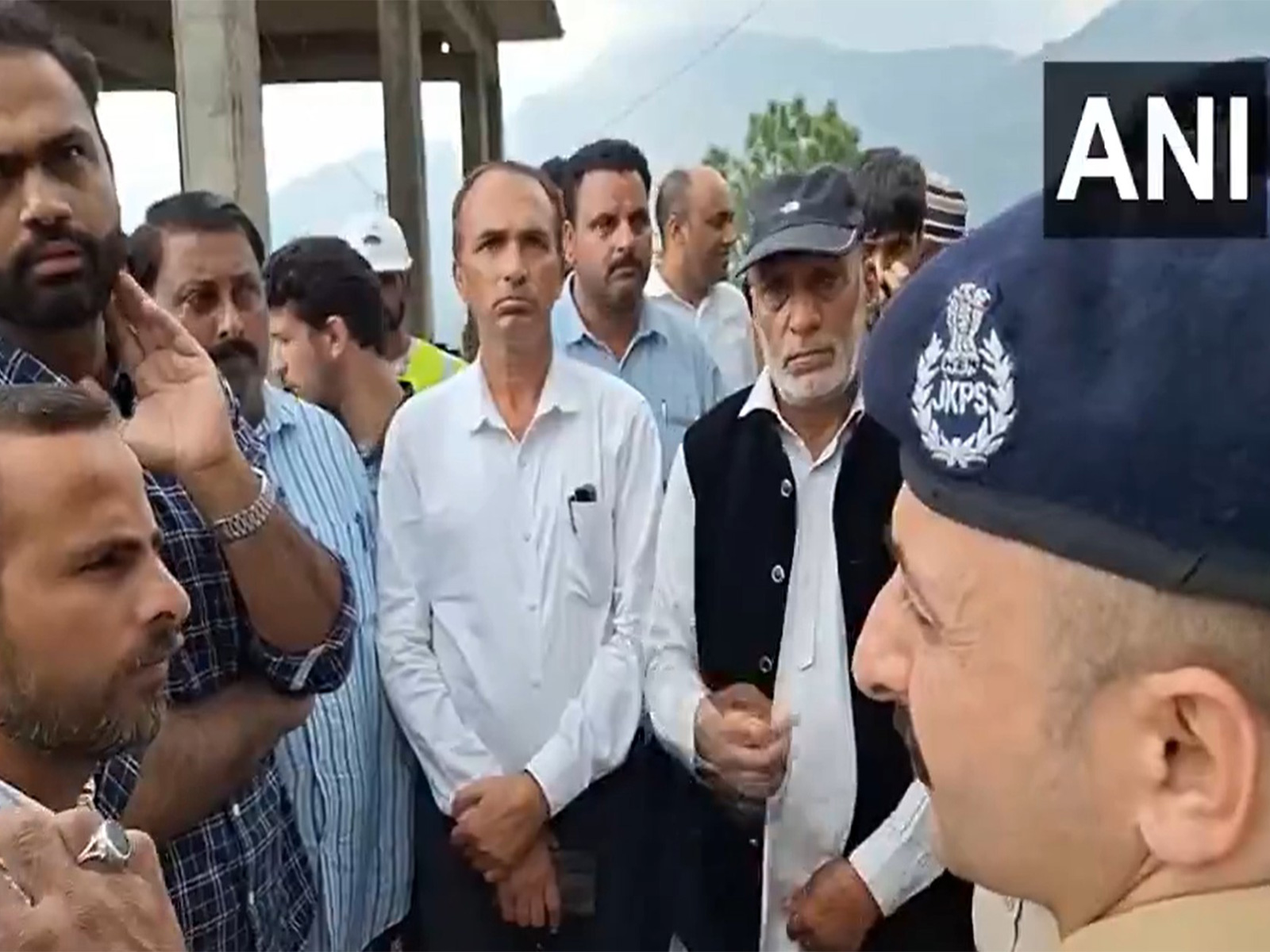 400 people shifted to shelters after cracks in houses due to land subsidence in J-K's Poonch. (Photo/ANI)