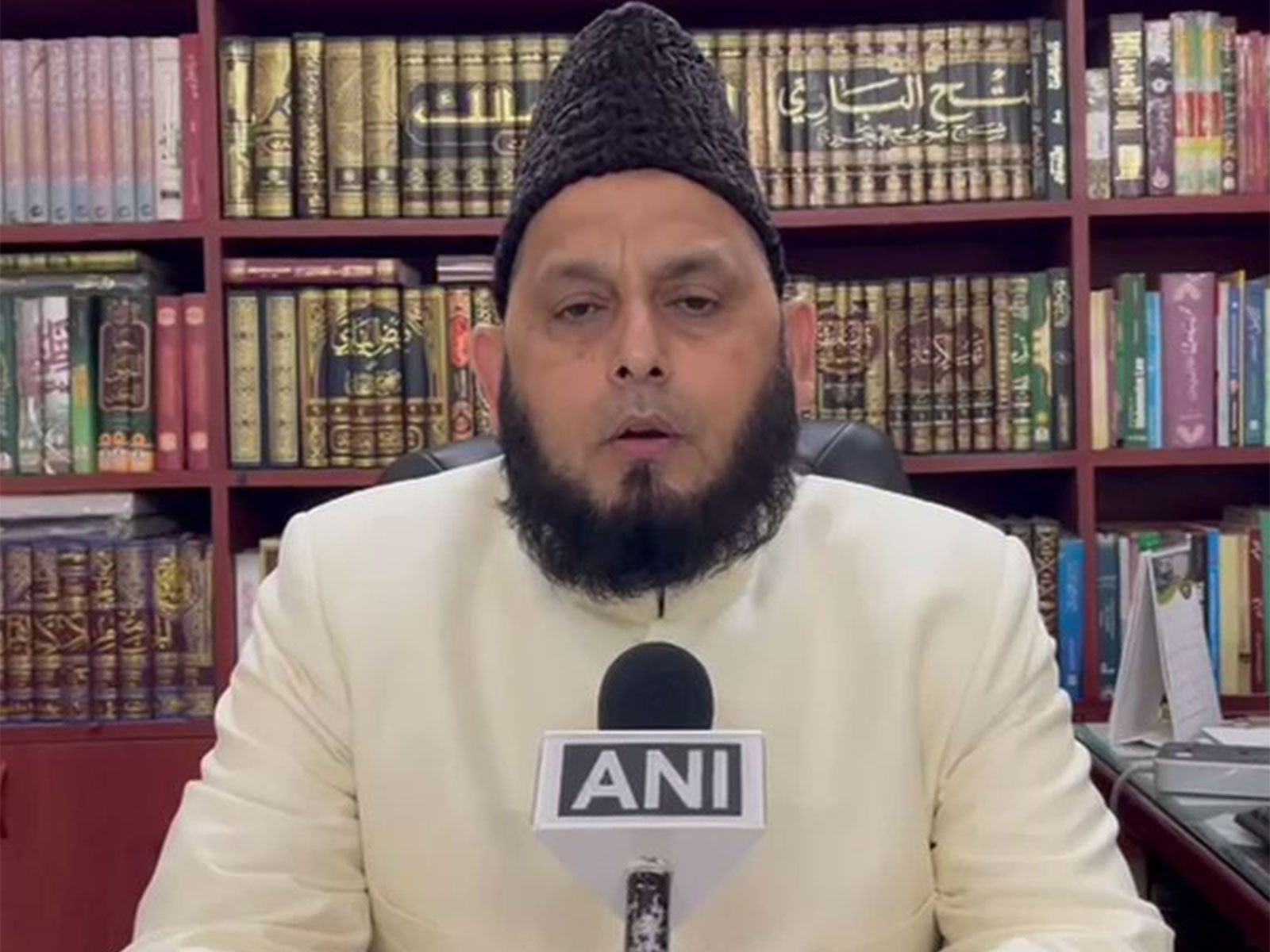 AIMPLB member Maulana Khalid Rasheed Farangi Mahali (Photo/ANI) 