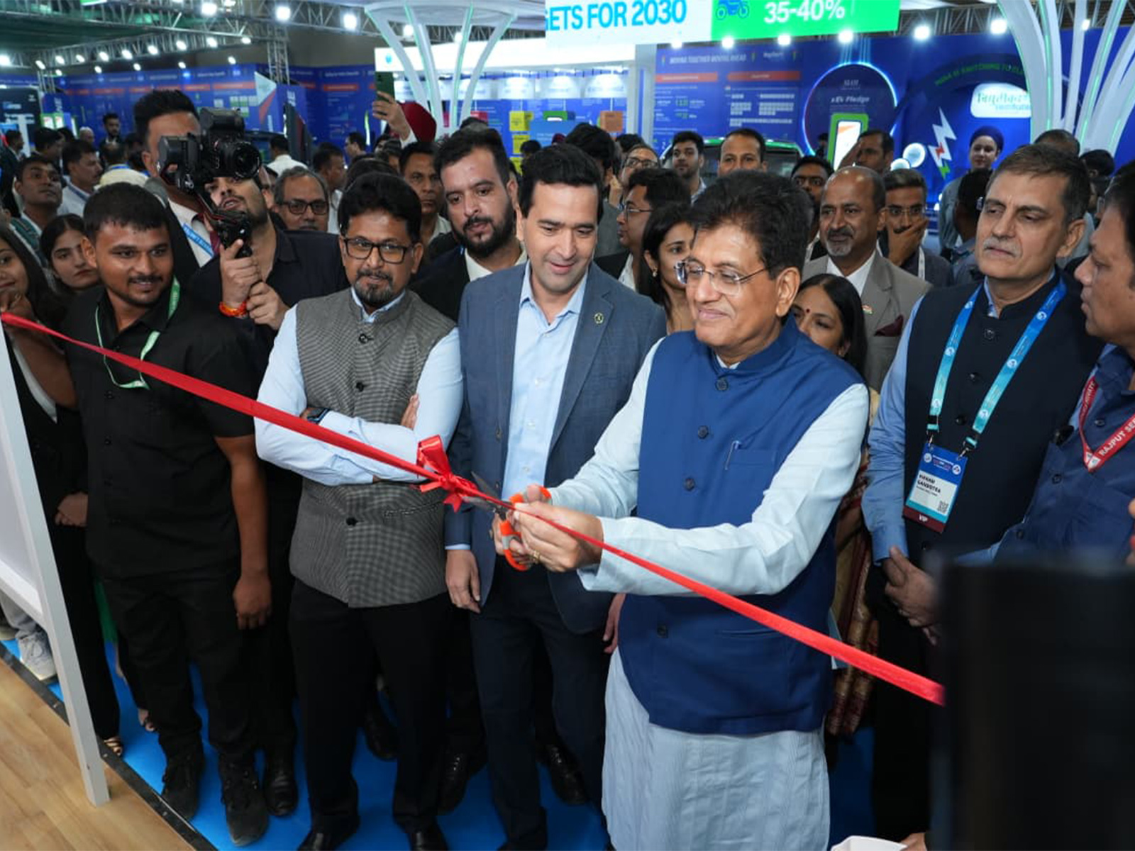 Shri Piyush Goyal, Honourable Minister of Commerce and Industry, Government of India, inaugurates the Signify pavilion at IECGM 2025, alongside Sumit Joshi, CEO & MD, Signify Greater India