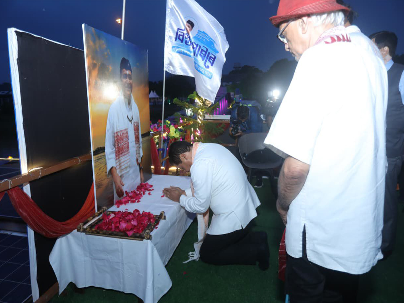 Union Minister Sarbananda Sonowal paying tributes to Bharat Ratna Dr Bhupen Hazarika. (Photo/ANI)