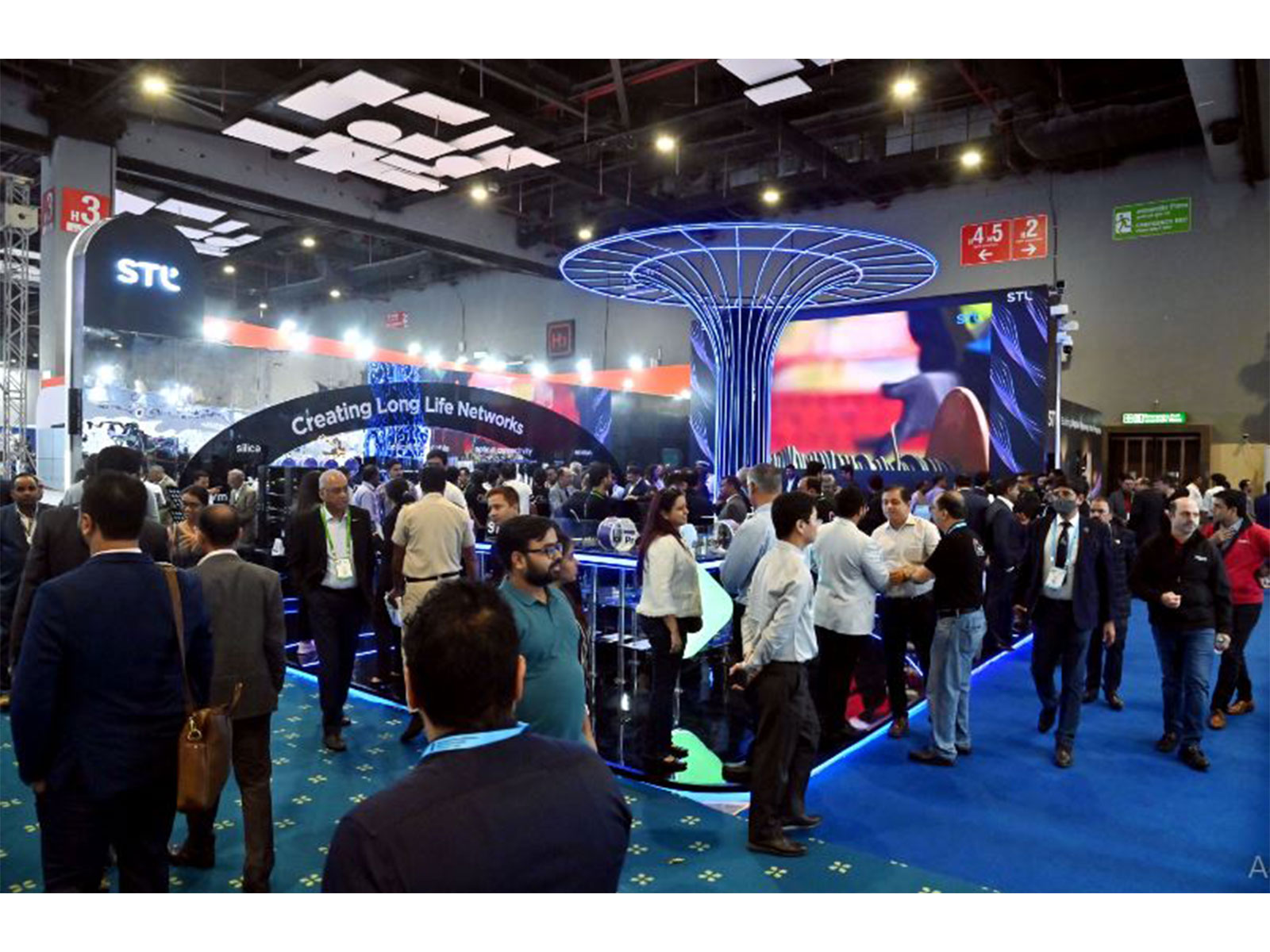 Participants at 7th edition of India Mobile Congress at Pragati Maidan (Photo/ANI)