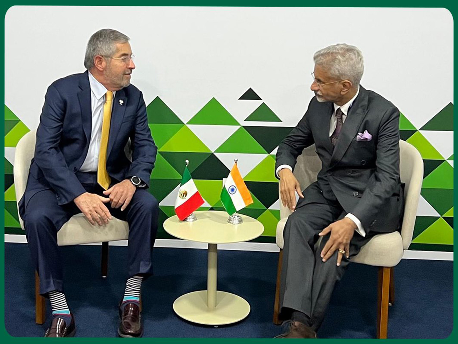 External Affairs Minister S Jaishankar shares an old snippet with FM Juan Ramon de la Fuente (Photo: @DrSJaishankar/X)