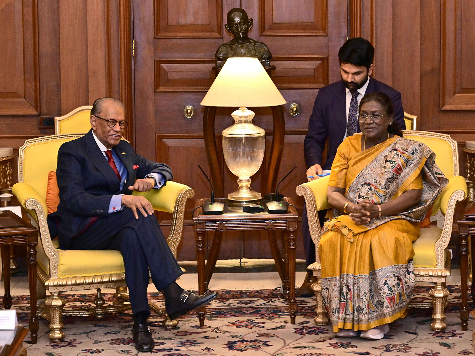 President Murmu meets Mauritius PM Ramgoolam (Photo/X@rashtrapatibhvn)