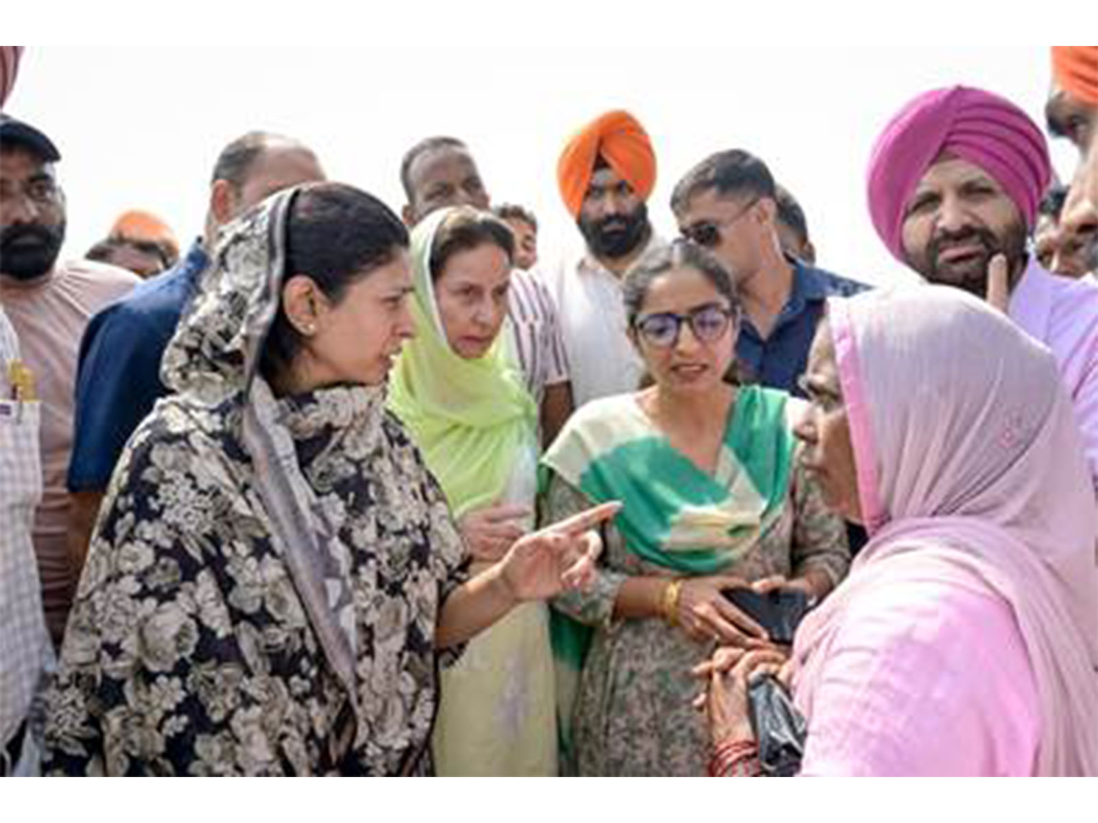 Union MoS Raksha Khadse reviews flood-hit areas of Samana and Sanaur (Photo/PIB)
