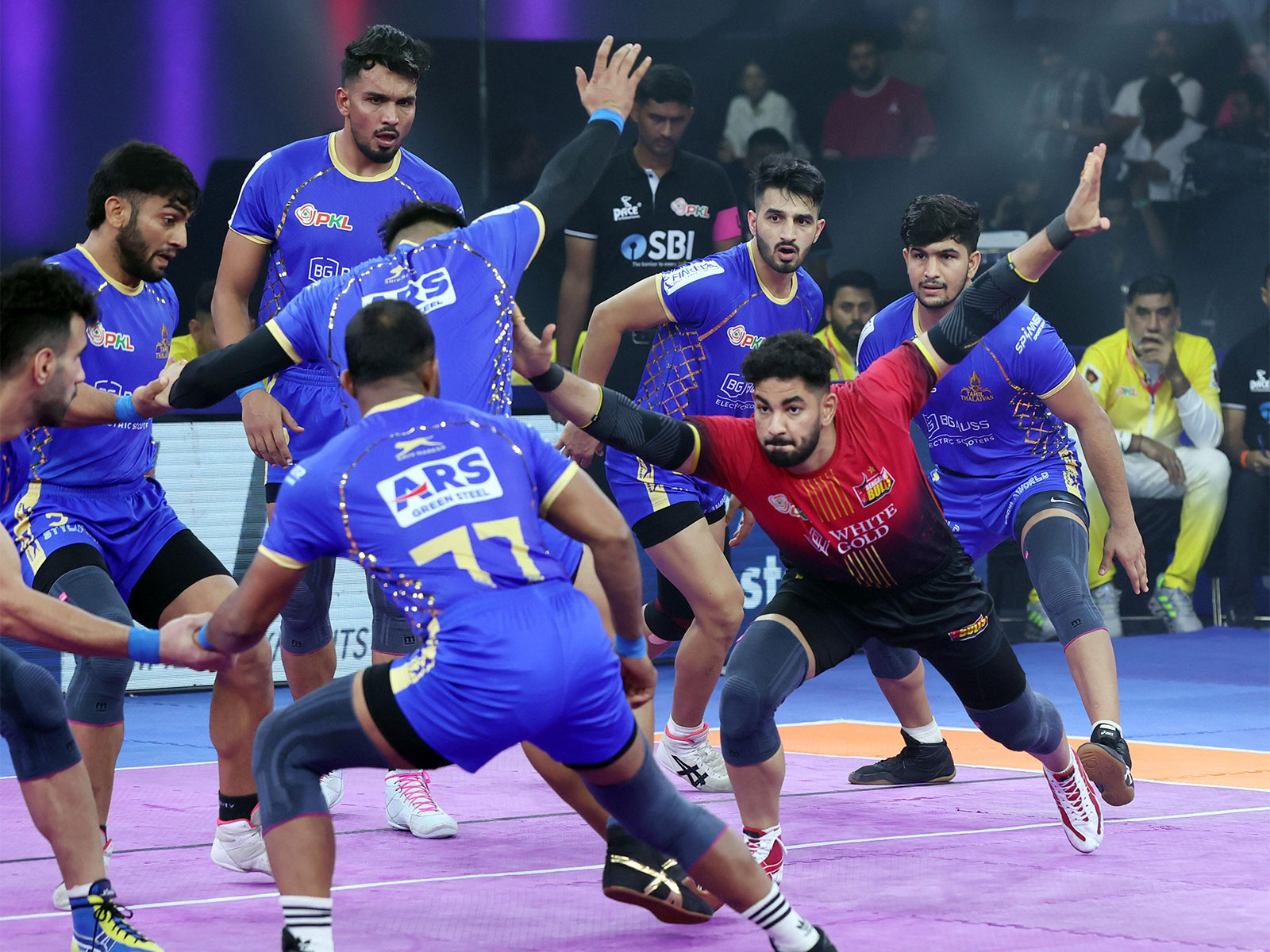 Players in action during the match (Photo: PKL) 