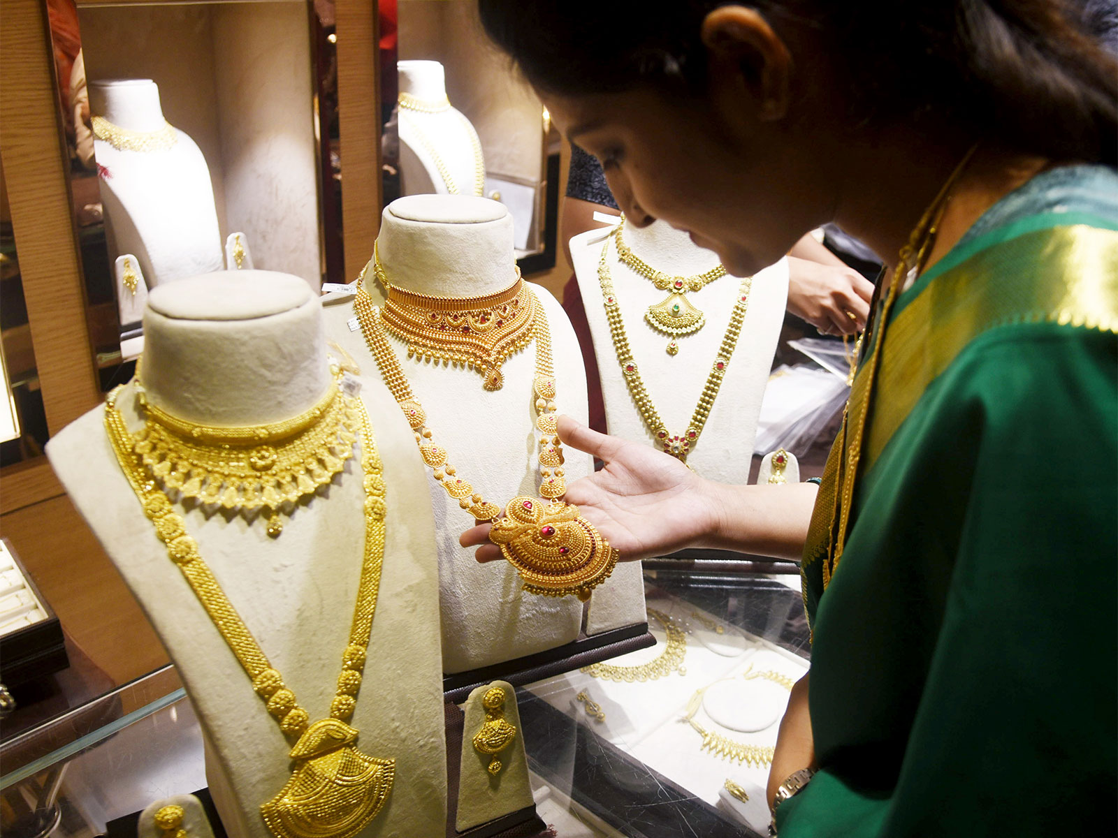 A woman shops for Gold jewellery on the occasion of Dhanteras festival (File Photo/ANI)