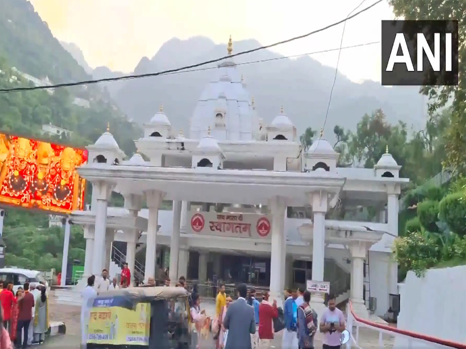 Vaishno Devi Yatra continues smoothly for second day (Photo/ANI)