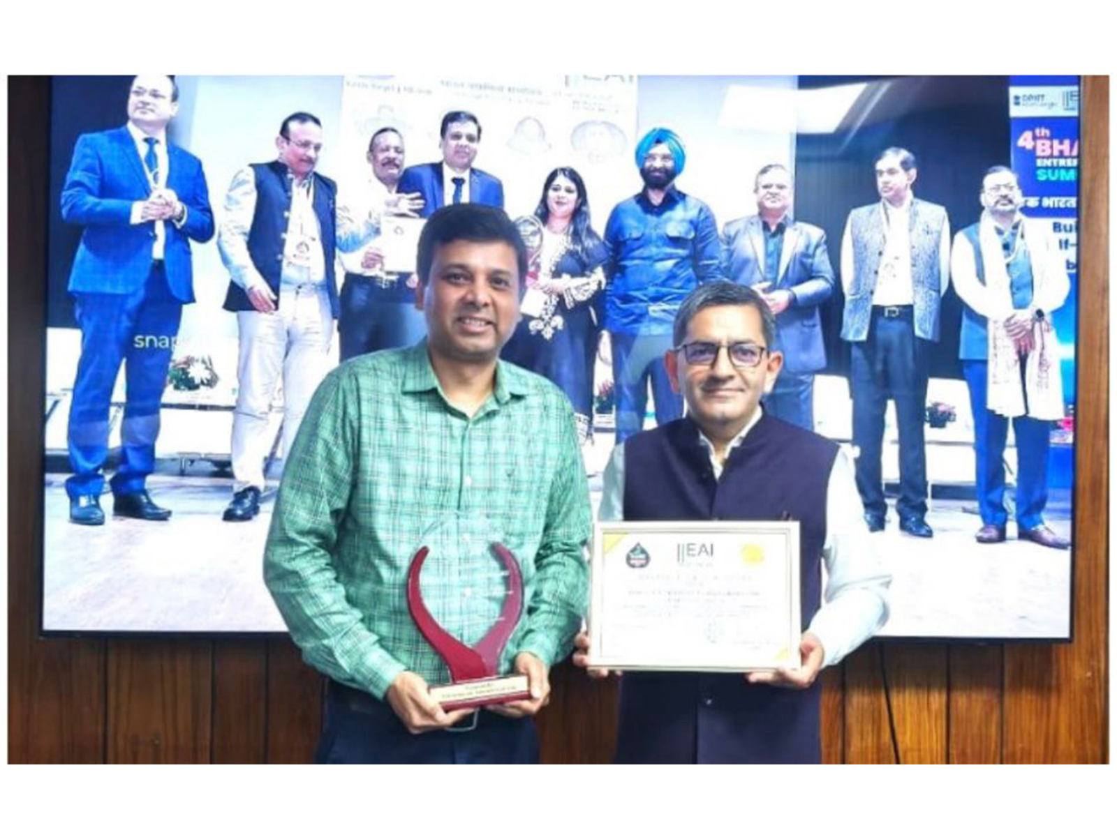 CSIR-IIIM Jammu receives 'Bharat Incubator Award 2025' at 4th Bharat Entrepreneurship Summit (Photo/ANI) 